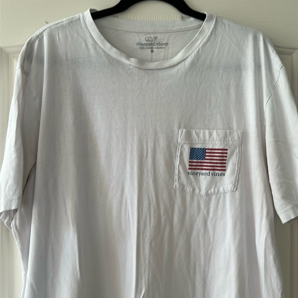 XL Vineyard Vines “guitar flag” T-Shirt